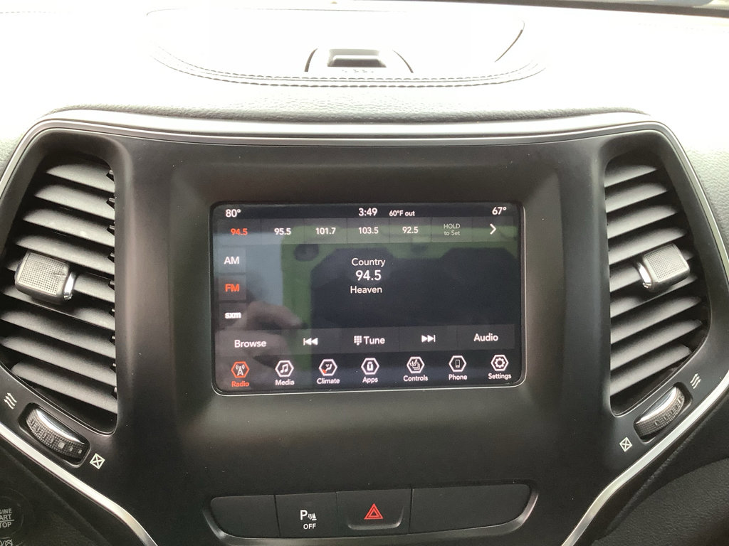 Used 2020 Jeep Cherokee Latitude Plus w/ Cold Weather Group AWD/4WD image 17