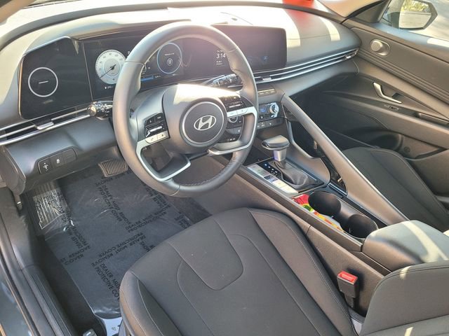 Used 2025 Hyundai Elantra SEL image 7