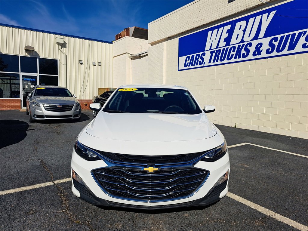 Used 2024 Chevrolet Malibu LT image 2
