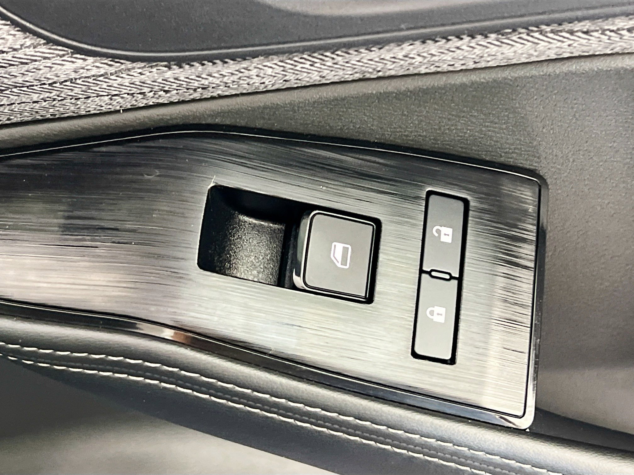 Used 2023 Nissan Rogue SV FWD image 32
