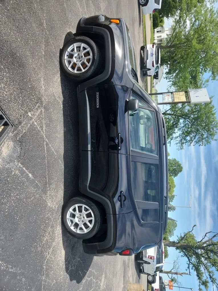 Used 2022 Jeep Renegade Latitude w/ Convenience Group AWD/4WD image 3