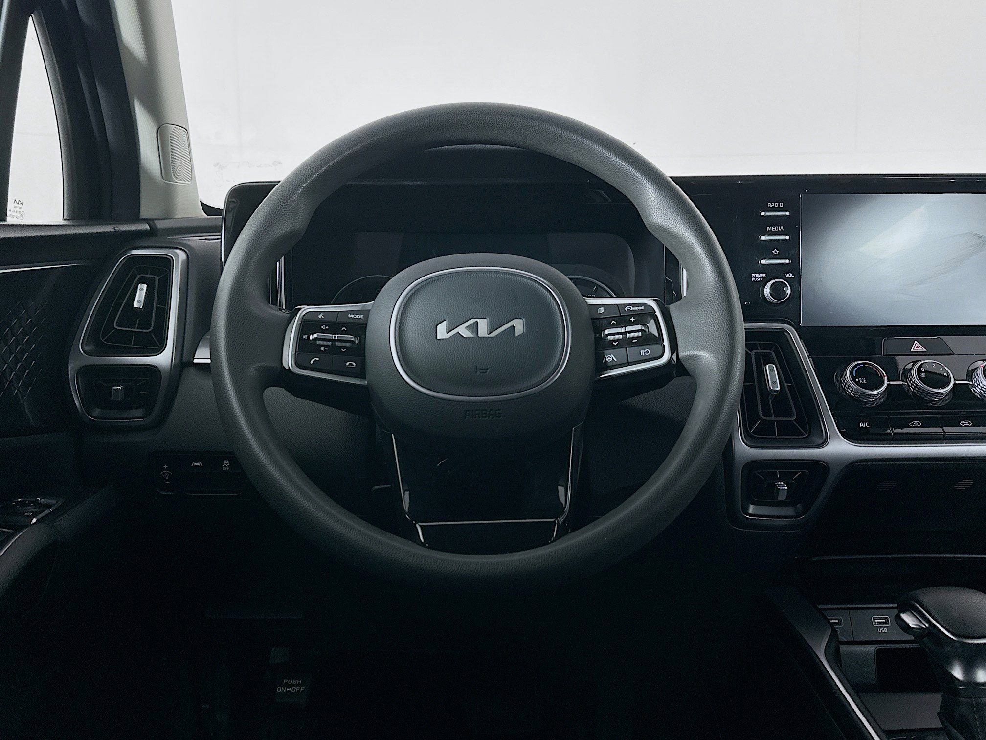 Used 2023 Kia Sorento LX image 18