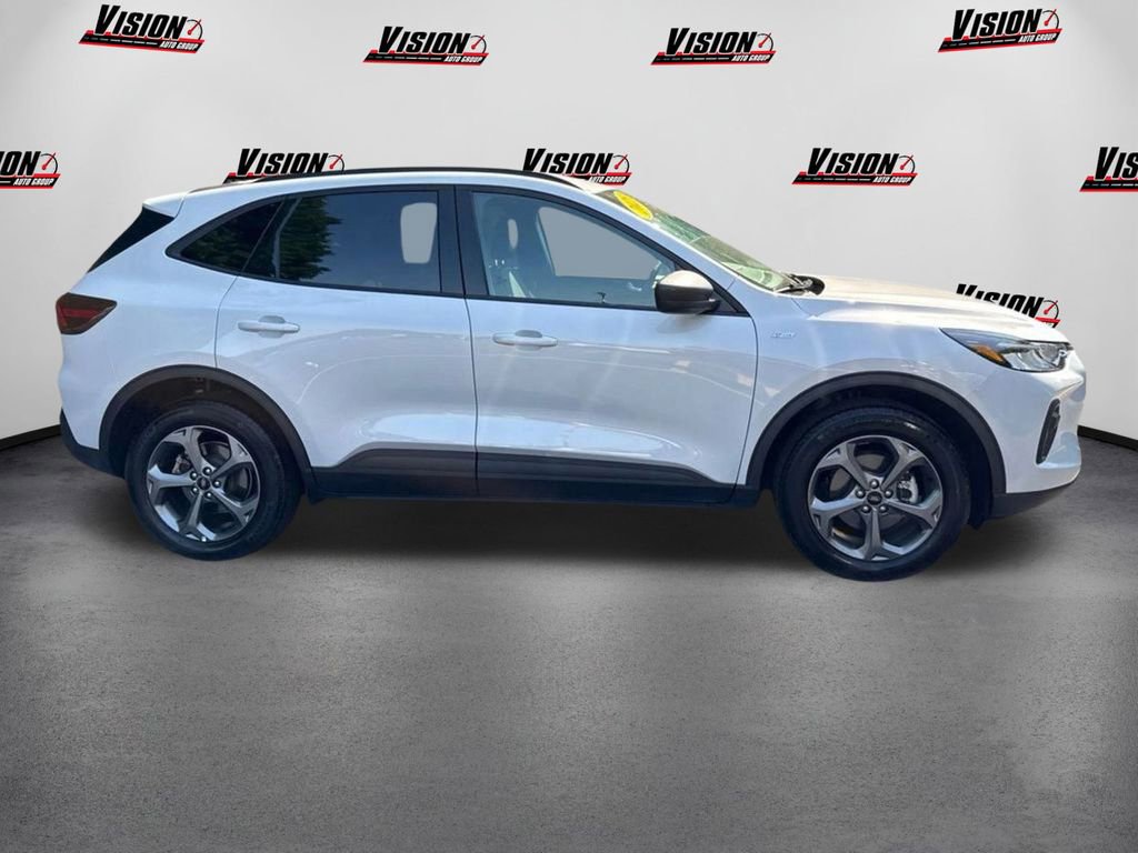 Used 2025 Ford Escape ST-Line image 4