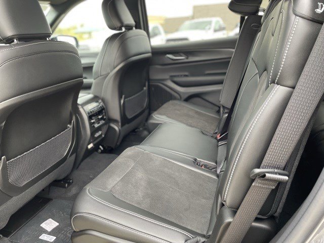 New 2025 Jeep Grand Cherokee L Altitude image 11