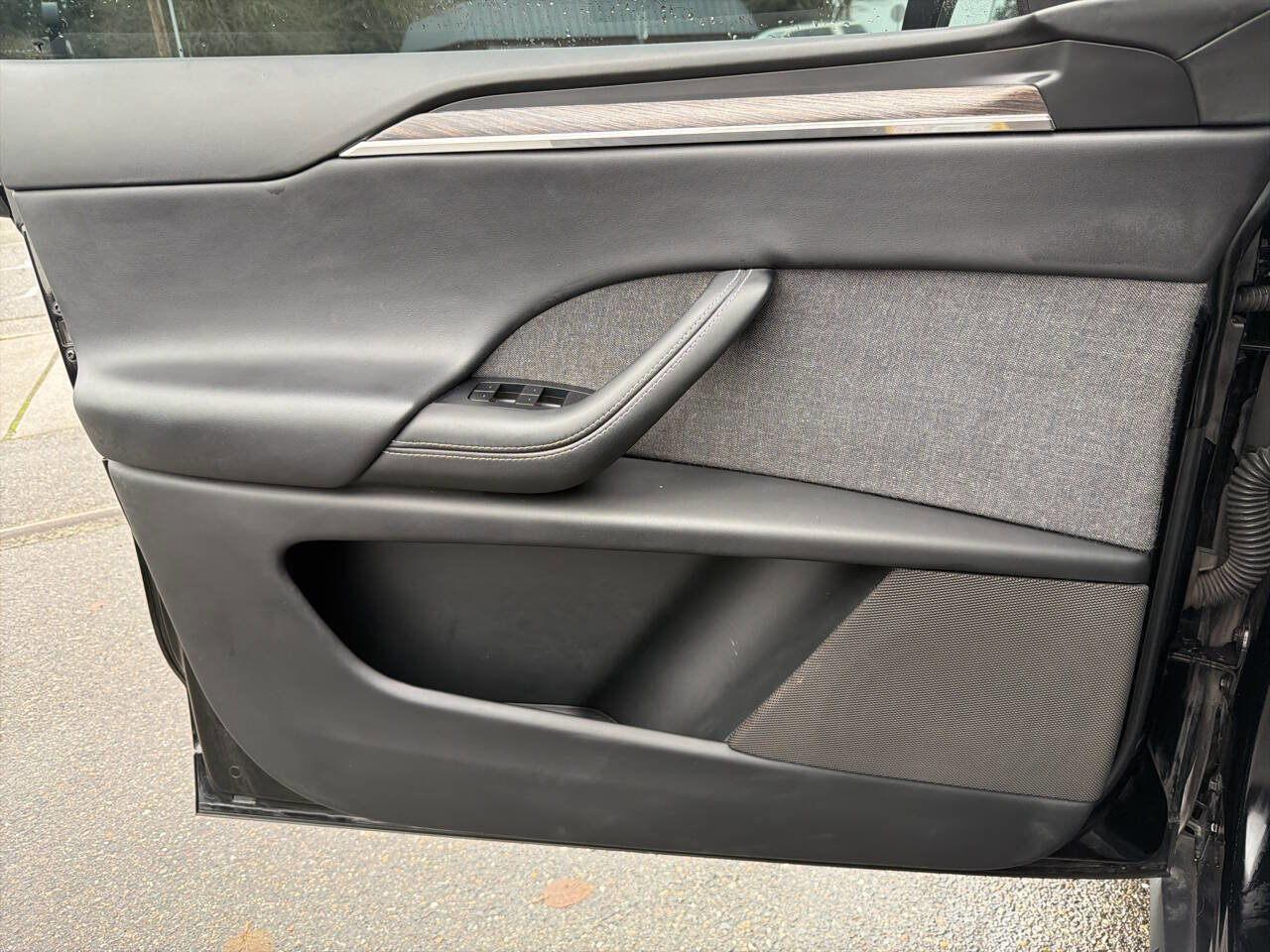 Used 2022 Tesla Model X image 34