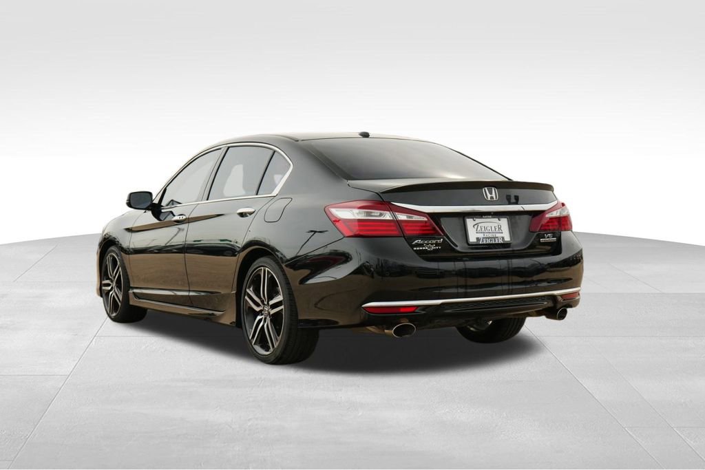 Used 2016 Honda Accord Touring image 5