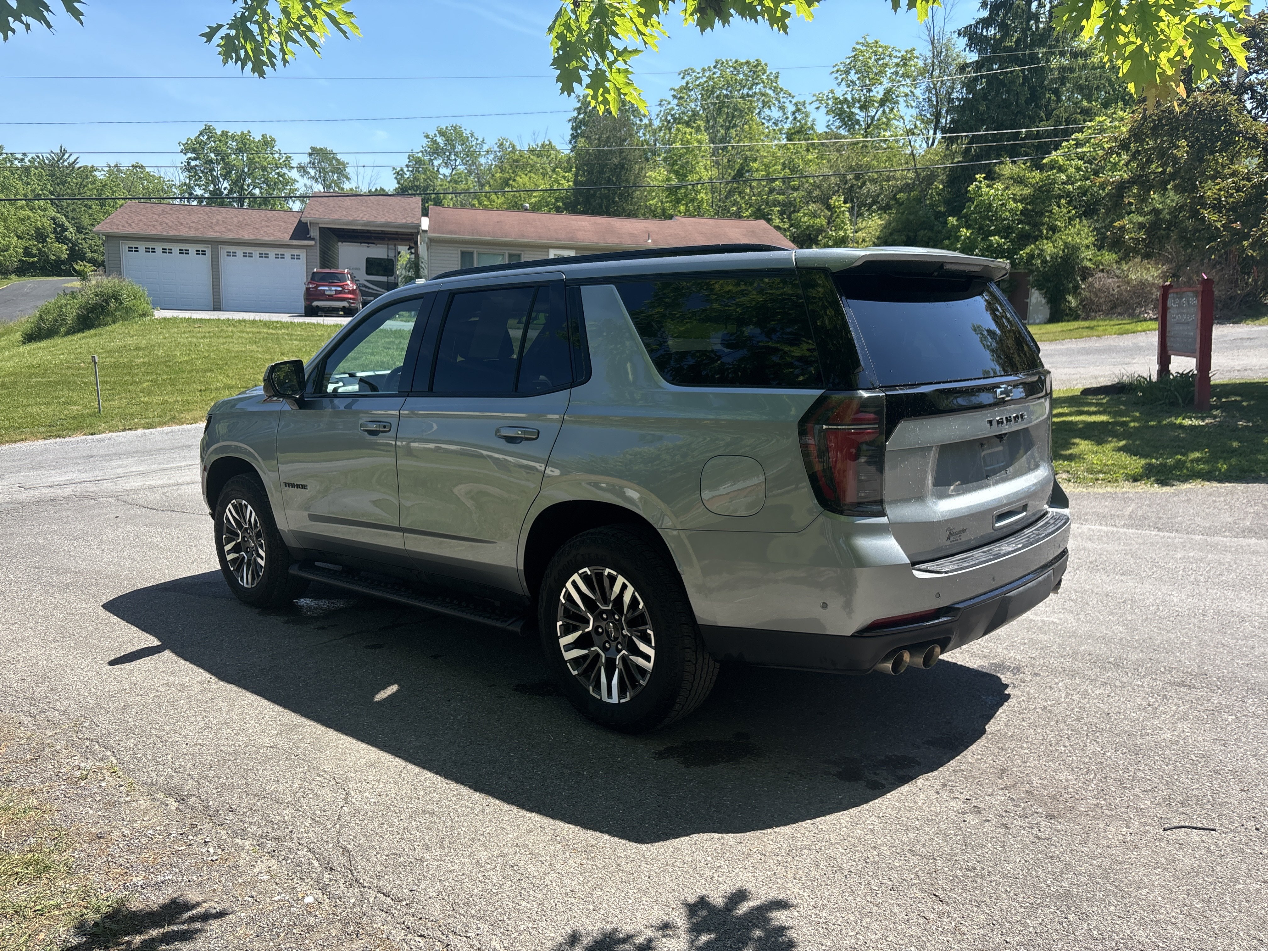 Used 2025 Chevrolet Tahoe Z71 AWD/4WD image 4