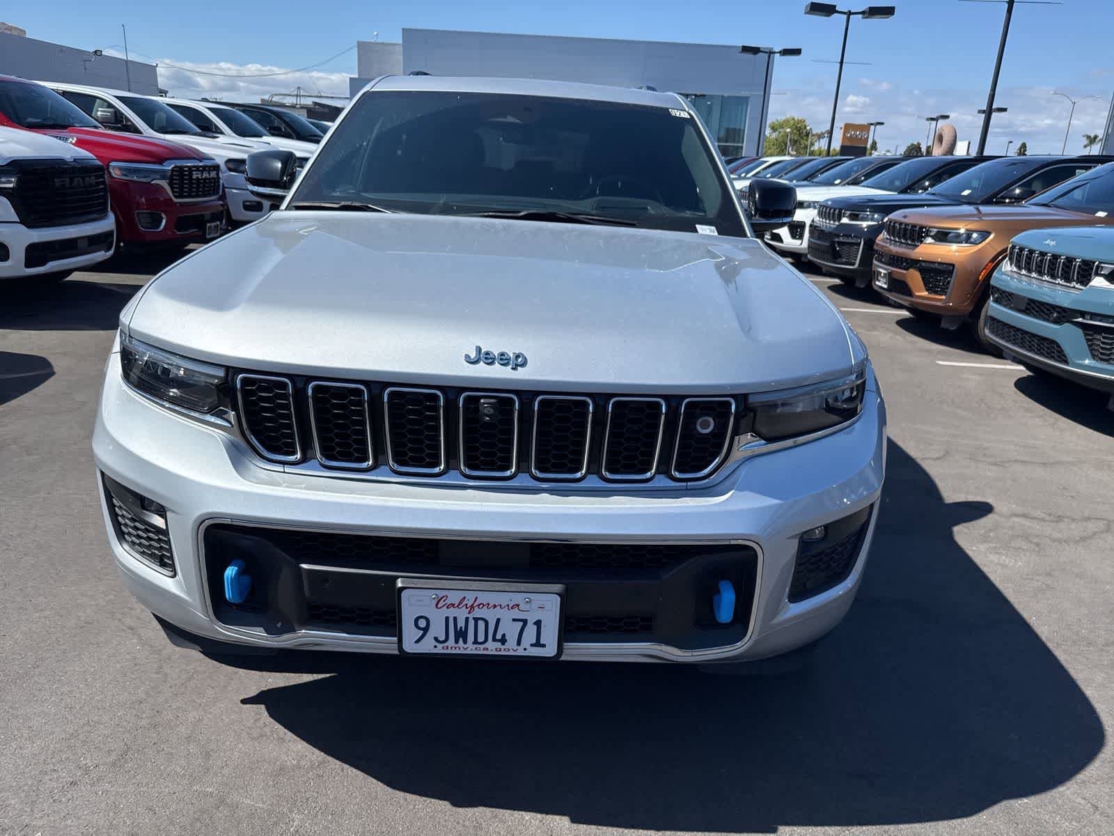 Used 2023 Jeep Grand Cherokee Overland w/ Advanced Protech Group III AWD/4WD image 4