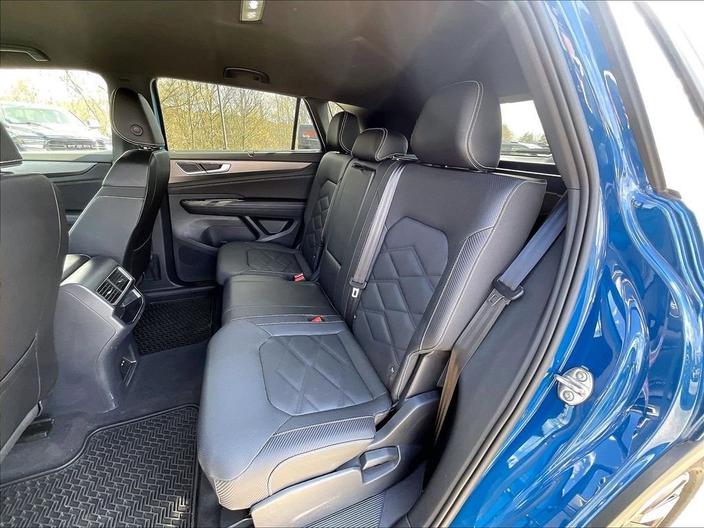 Used 2025 Volkswagen Atlas Cross Sport SE AWD/4WD image 14