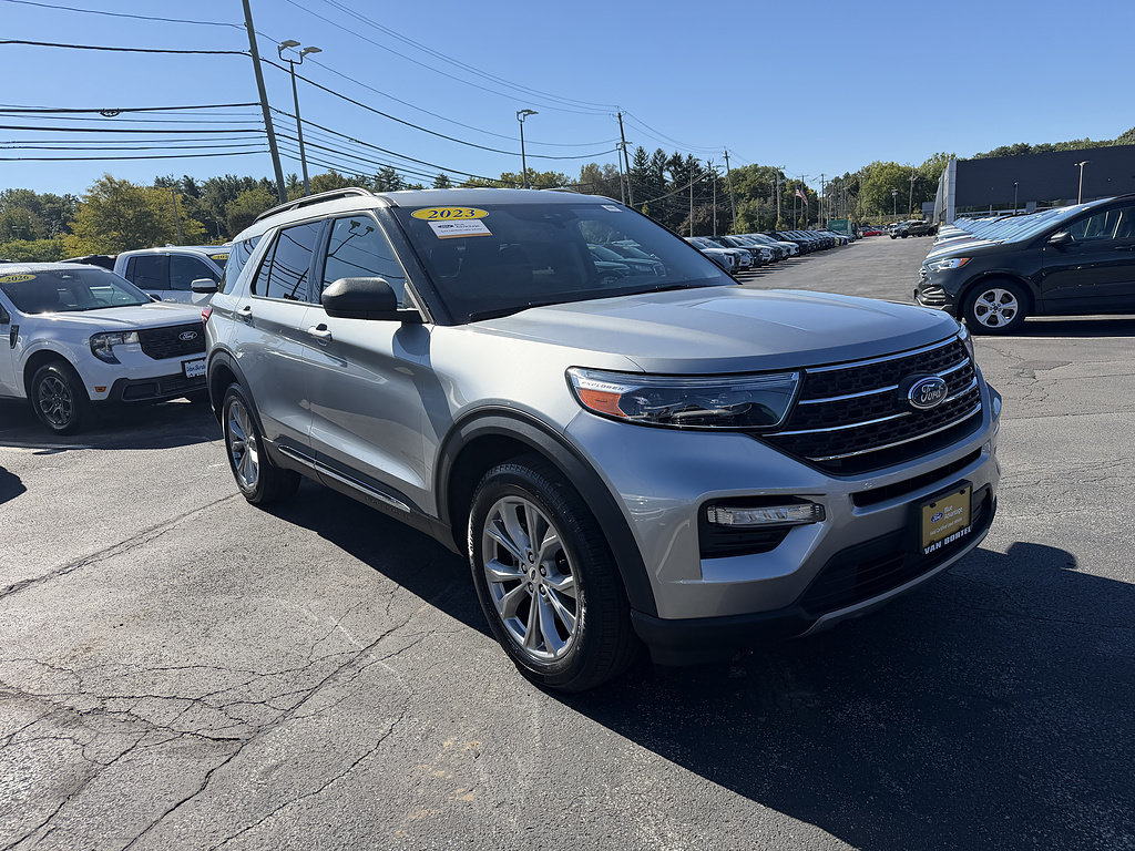 Used 2023 Ford Explorer XLT w/ Equipment Group 202A AWD/4WD image 8