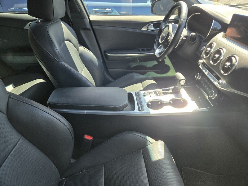 Certified 2022 Kia Stinger GT1 RWD image 3