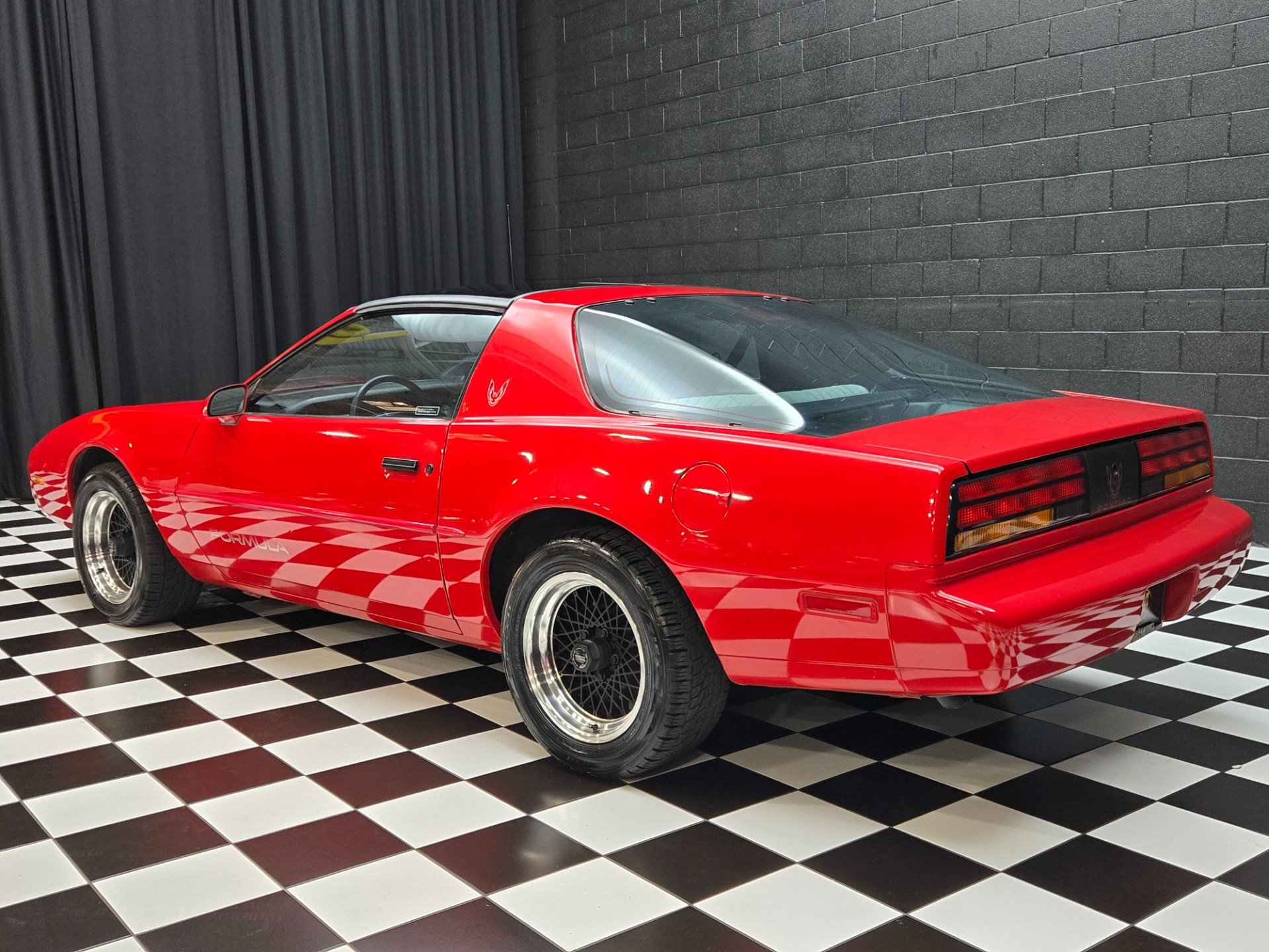 Used 1992 Pontiac Firebird Formula RWD image 3