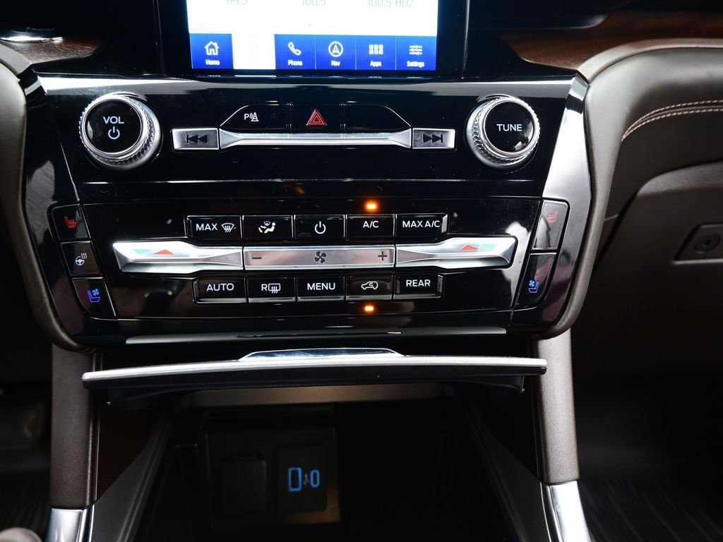 Used 2024 Ford Explorer King Ranch w/ Technology Package image 17