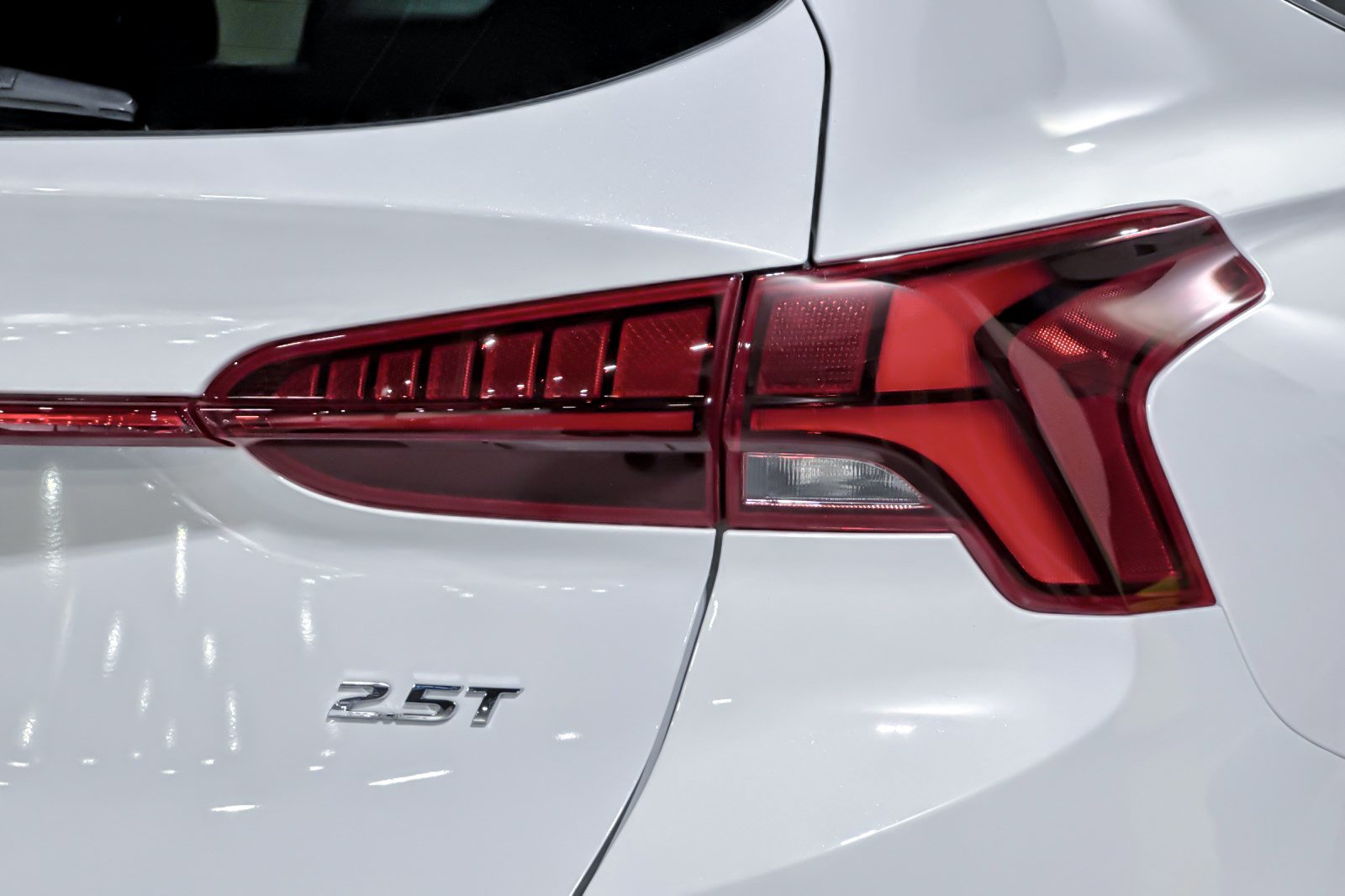 Used 2023 Hyundai Santa Fe Limited FWD image 13