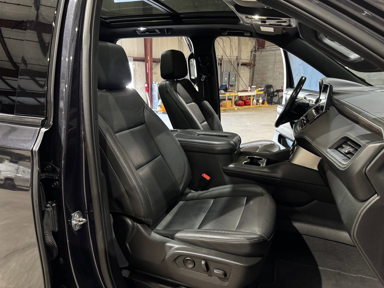 Used 2022 Chevrolet Tahoe Z71 image 28