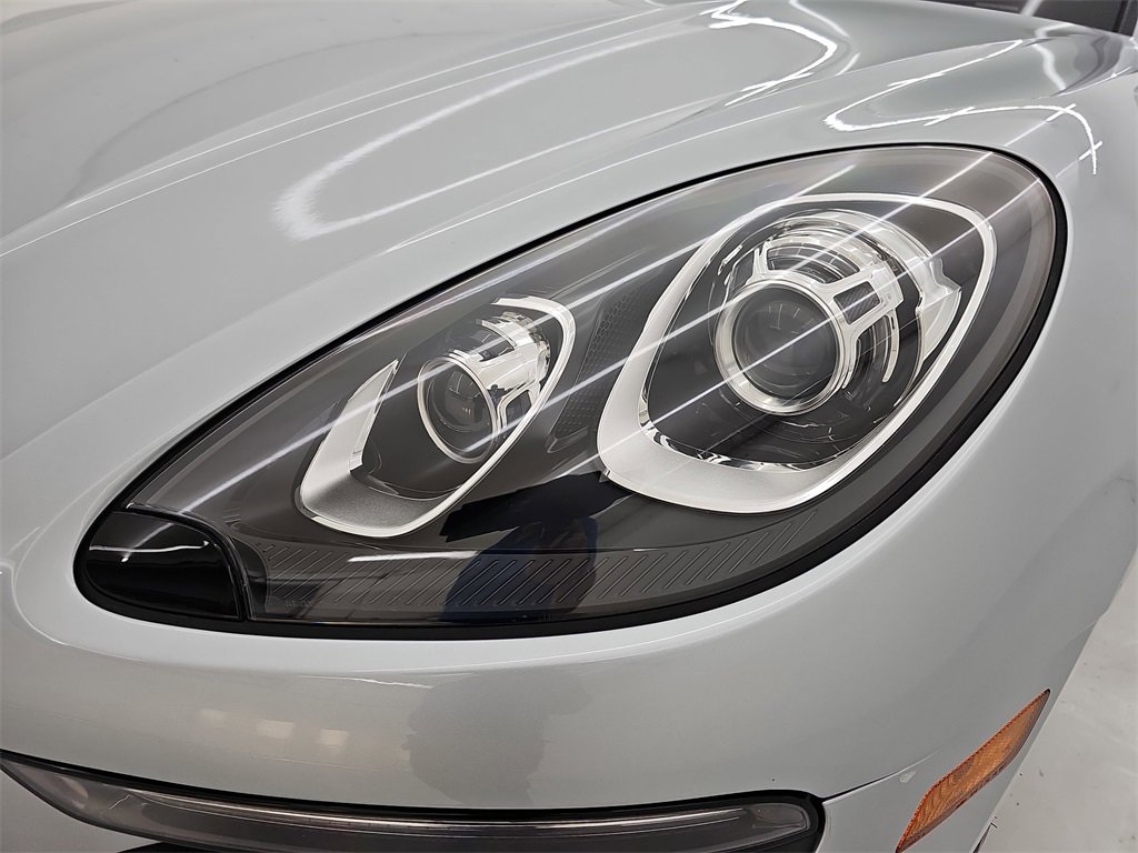 Used 2018 Porsche Macan image 46