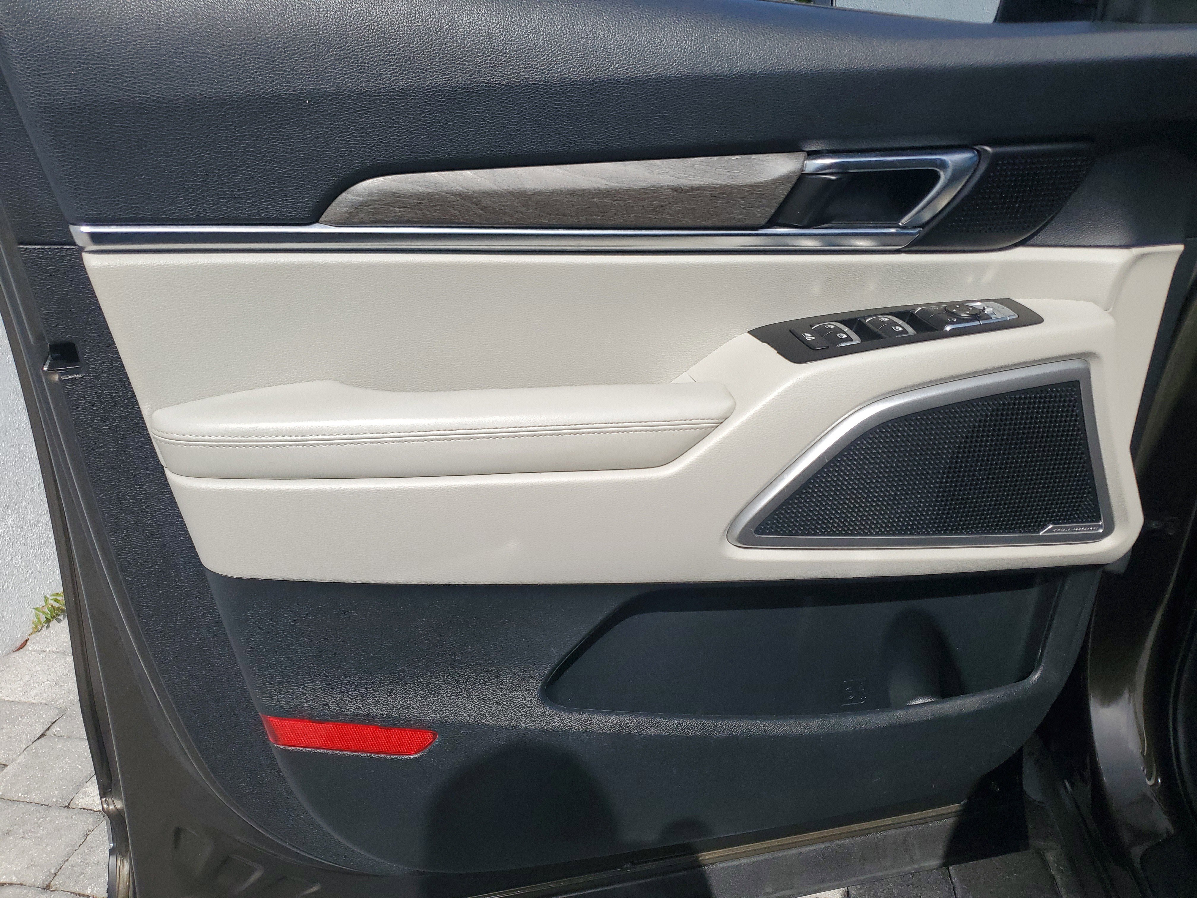 Used 2020 Kia Telluride EX w/ EX Premium Package image 18