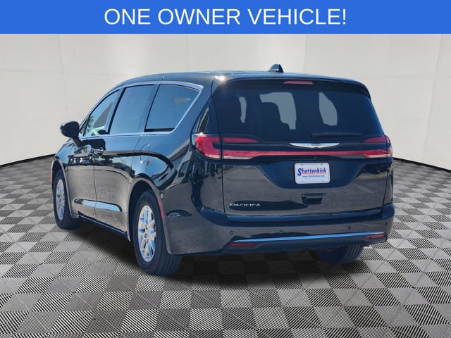 Used 2024 Chrysler Pacifica Touring-L FWD image 3