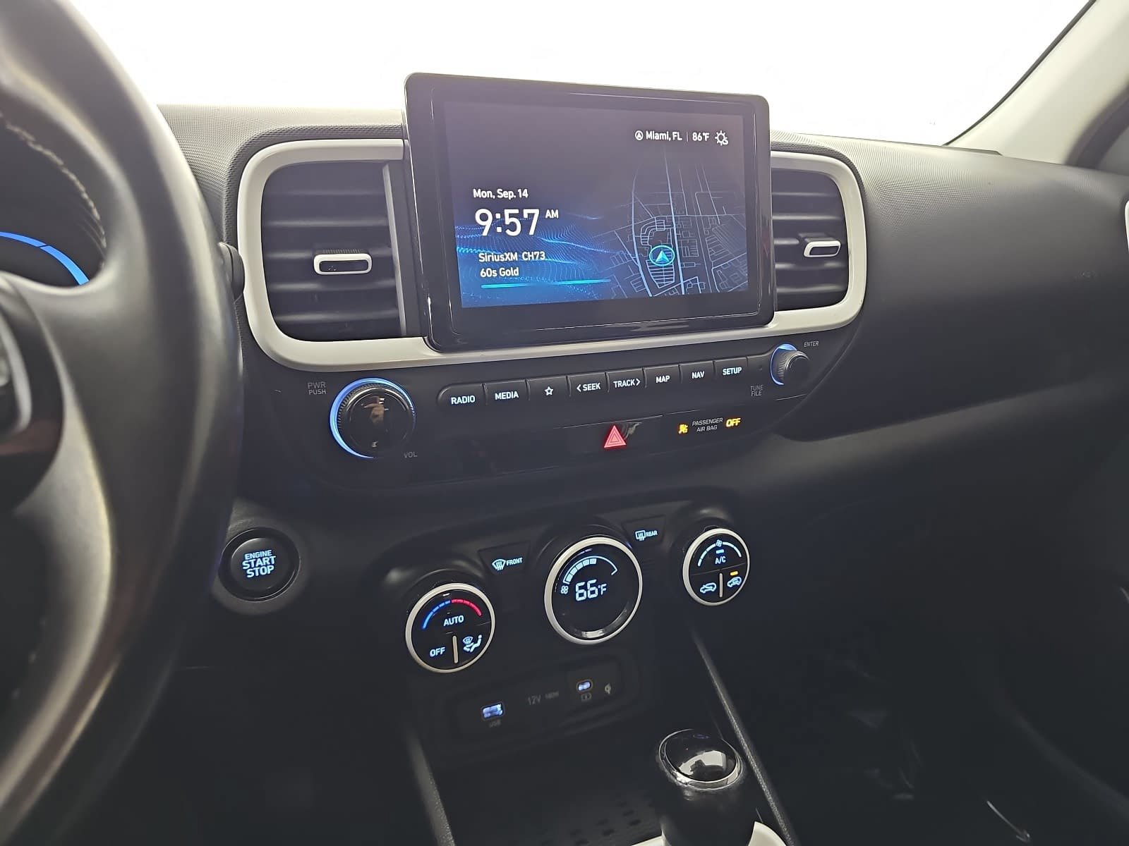 Used 2024 Hyundai Venue Limited FWD image 19