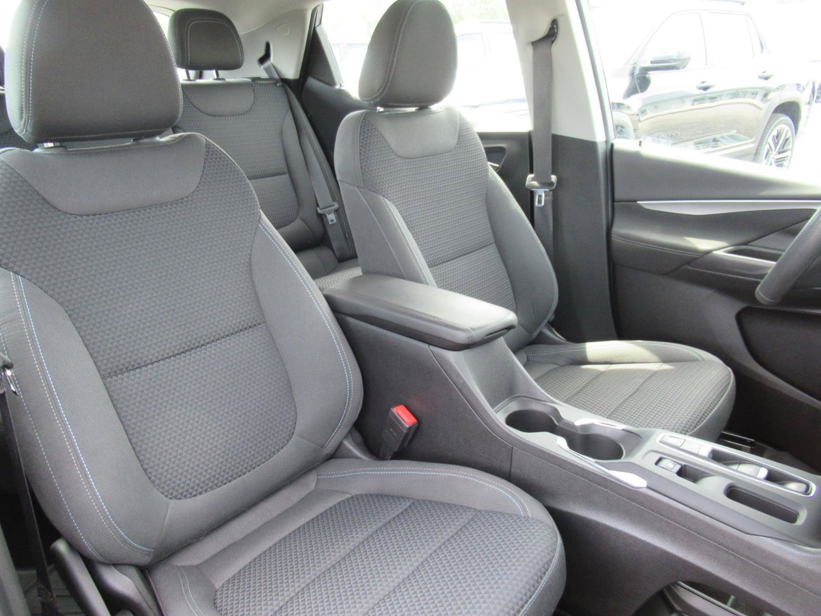 Used 2023 Chevrolet Bolt LT FWD image 9