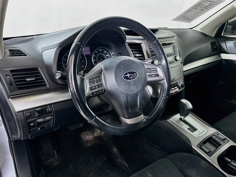 Used 2013 Subaru Outback 2.5i Premium AWD/4WD image 9