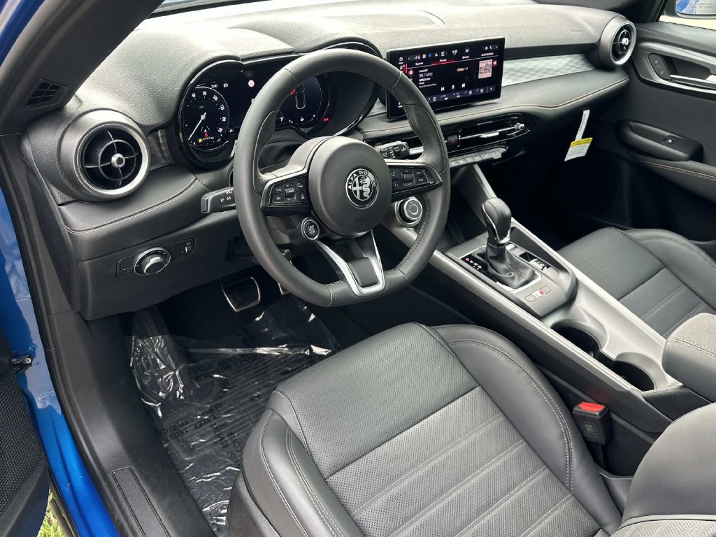 New 2025 Alfa Romeo Tonale w/ Premium Package AWD/4WD image 2