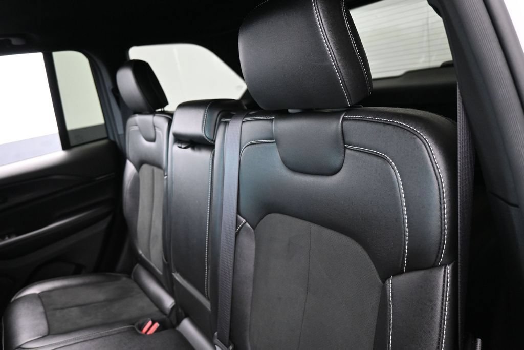 Used 2024 Jeep Grand Cherokee Altitude RWD image 31