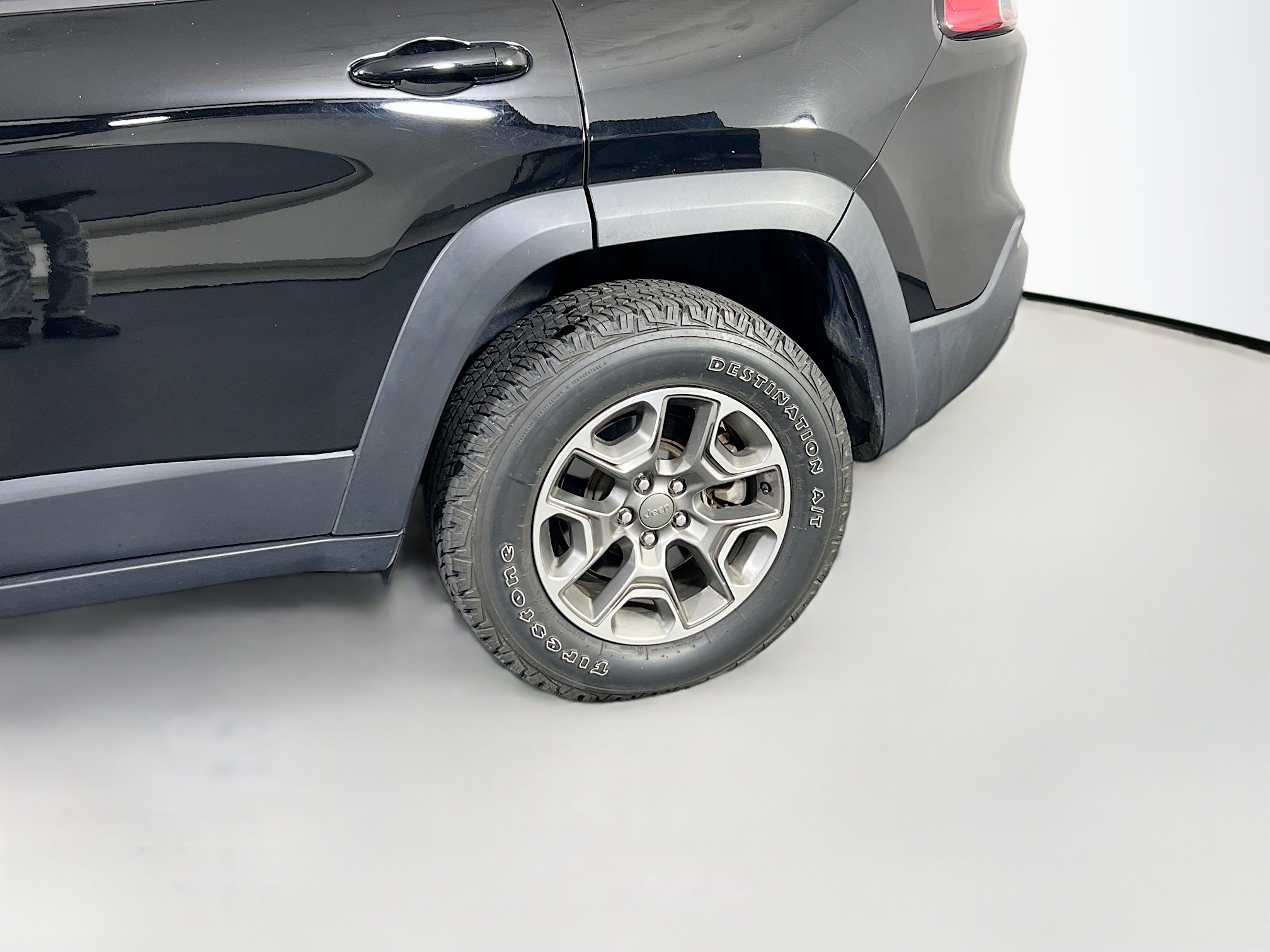 Used 2022 Jeep Cherokee Trailhawk w/ Sun, Sound & Nav Group image 31