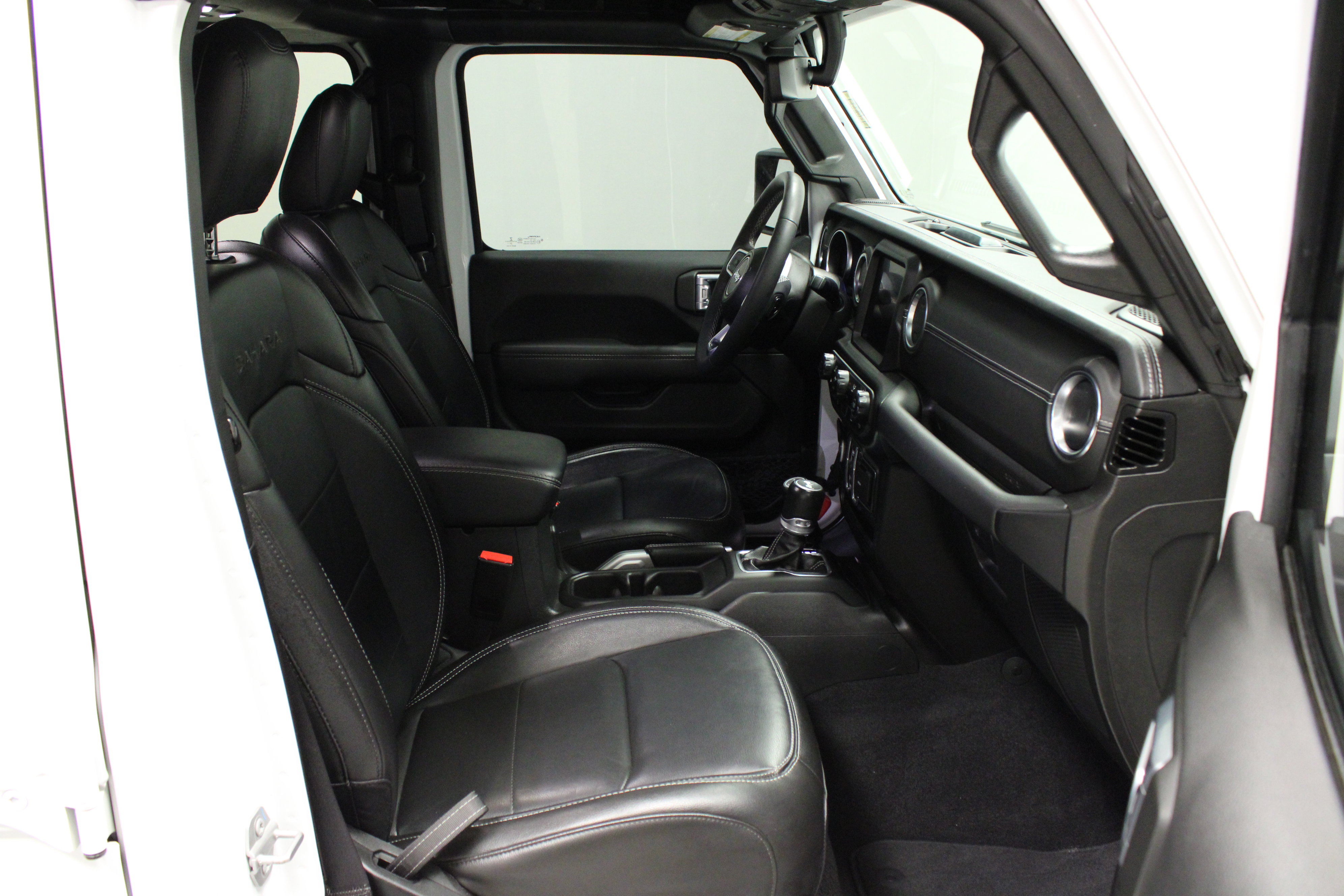 Used 2023 Jeep Wrangler Sahara image 14