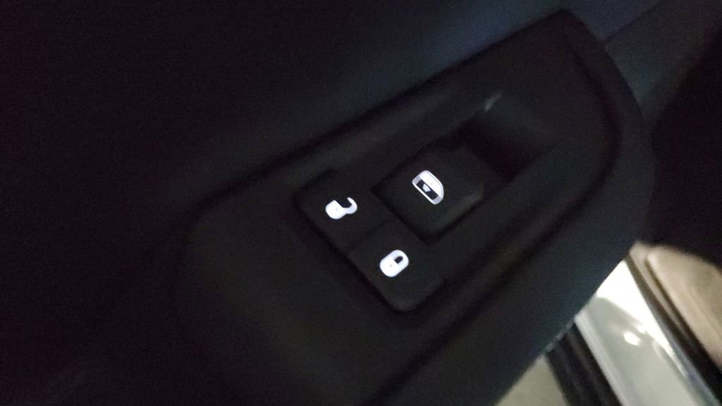 Used 2025 Jeep Grand Cherokee Laredo X image 17