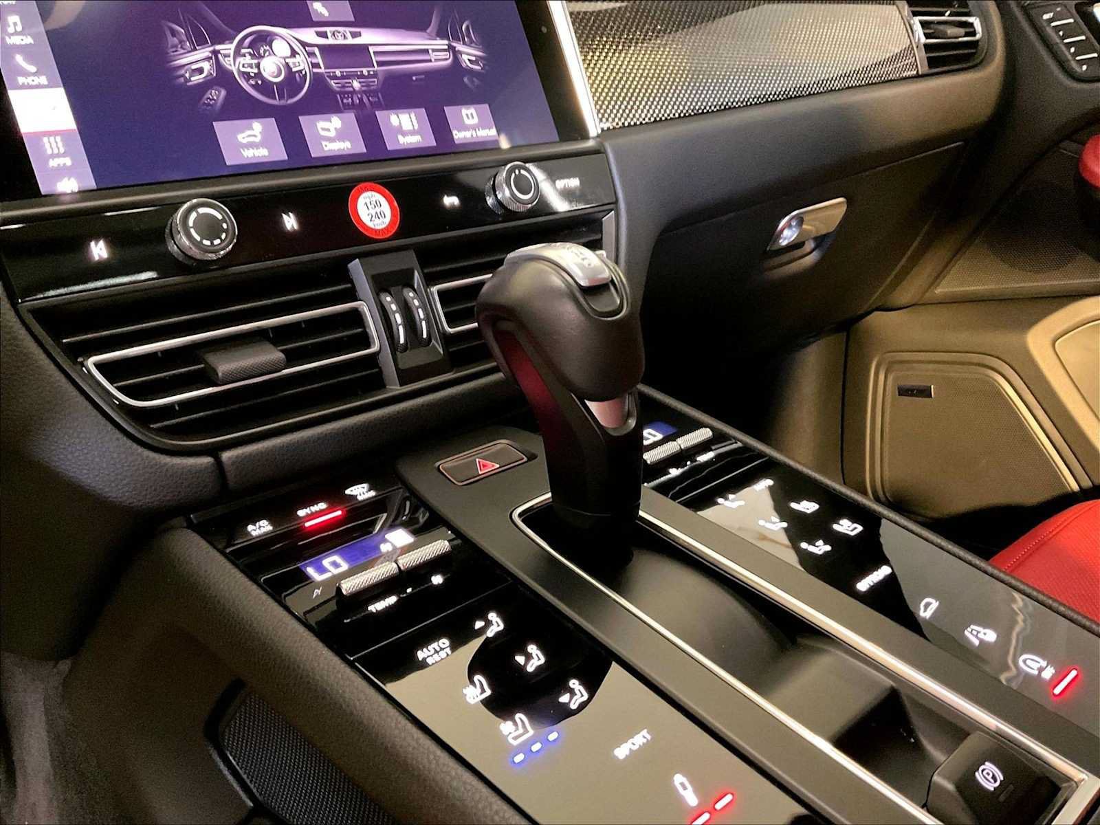 Certified 2024 Porsche Macan S AWD/4WD image 17