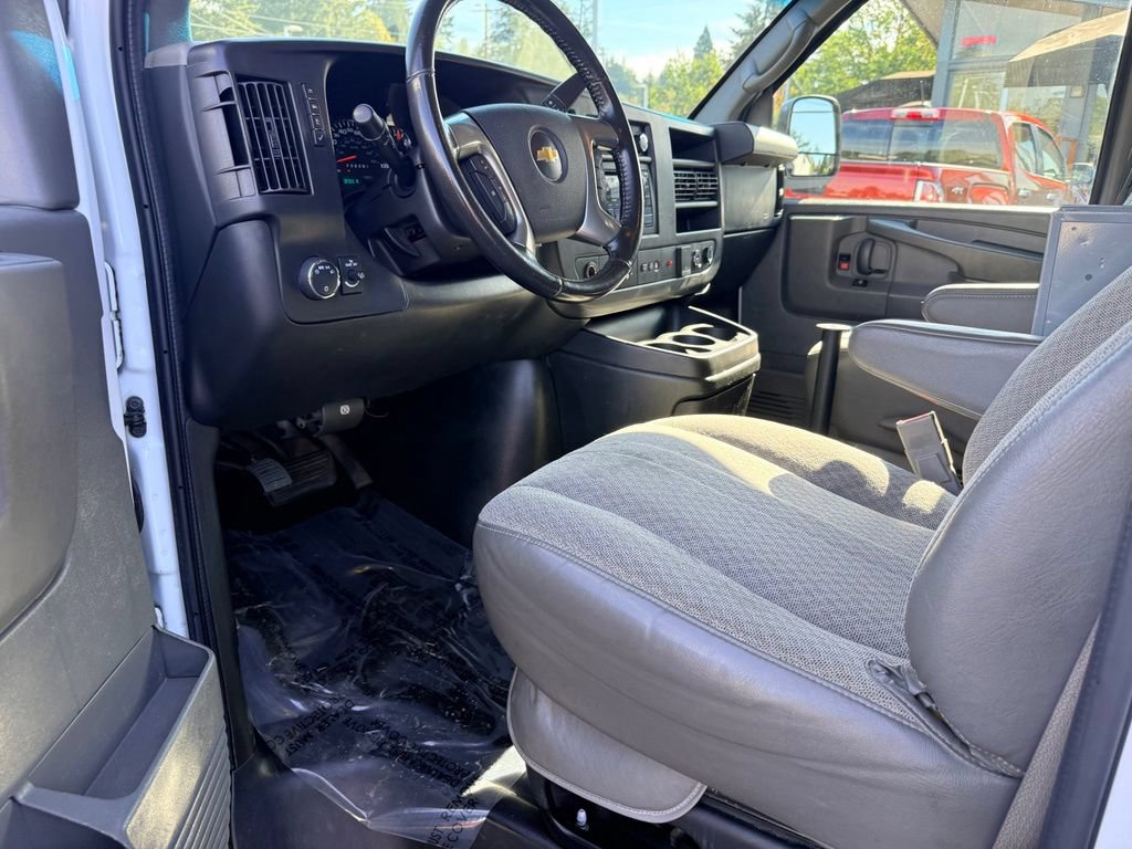 Used 2015 Chevrolet Express 3500 RWD image 12