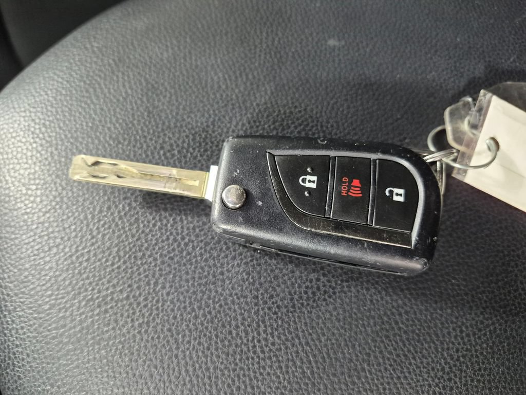 Used 2024 Toyota RAV4 LE AWD/4WD image 31