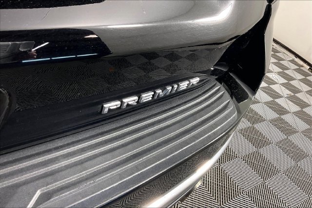 Used 2023 Chevrolet Suburban Premier RWD image 21