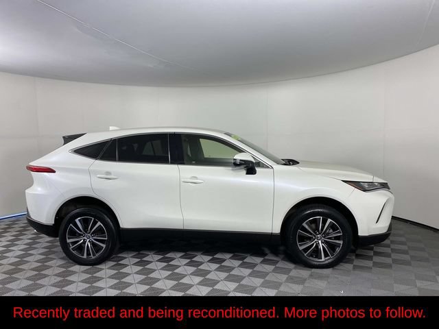 Used 2021 Toyota Venza LE AWD/4WD image 9