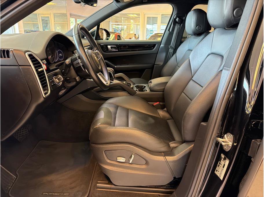 Used 2020 Porsche Cayenne AWD/4WD image 9