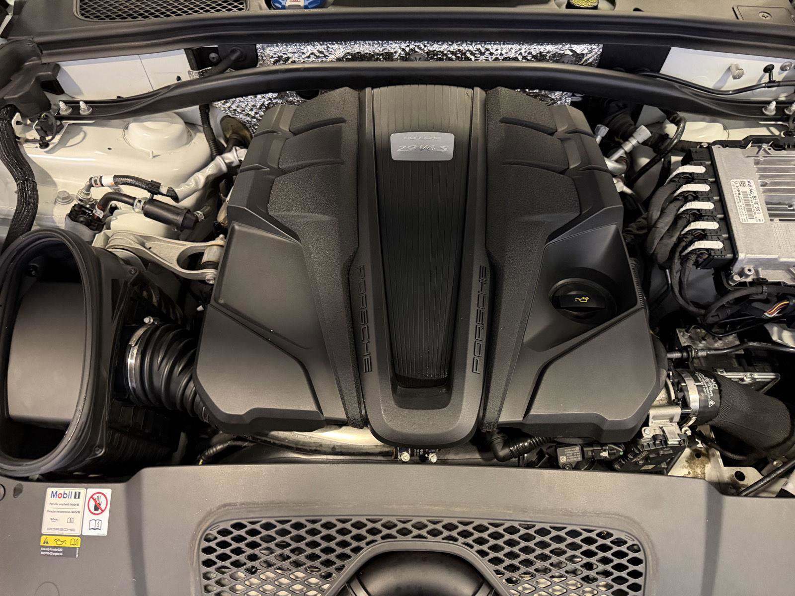 Certified 2023 Porsche Macan S image 27