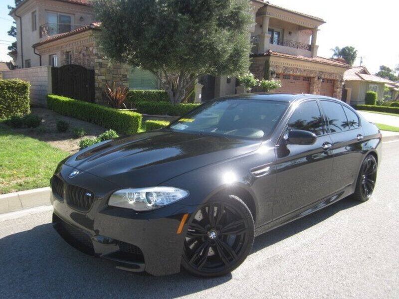 Used 2013 BMW M5 RWD image 1