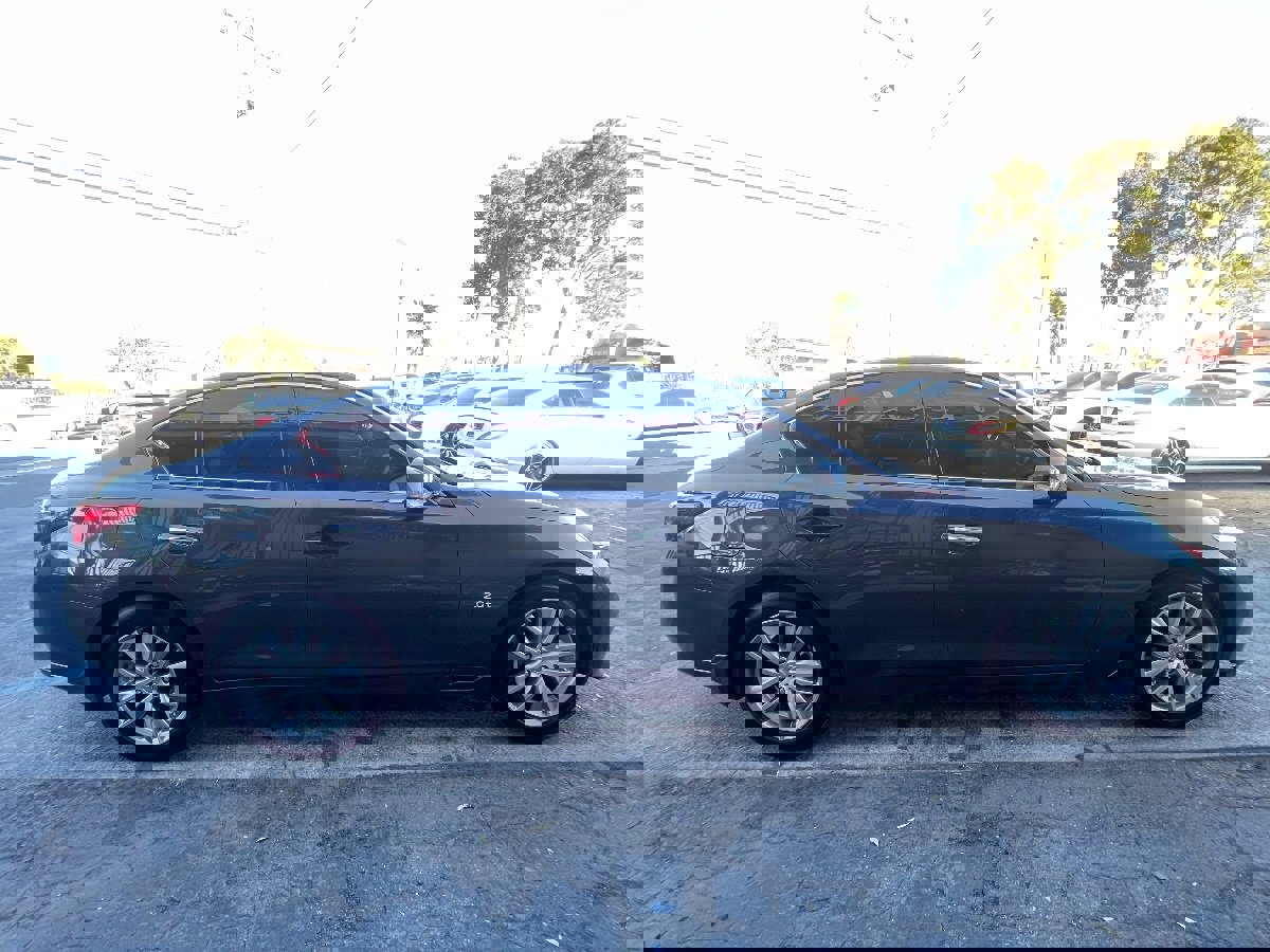 Used 2017 INFINITI Q50 Premium w/ 2.0T Premium Plus Package image 4