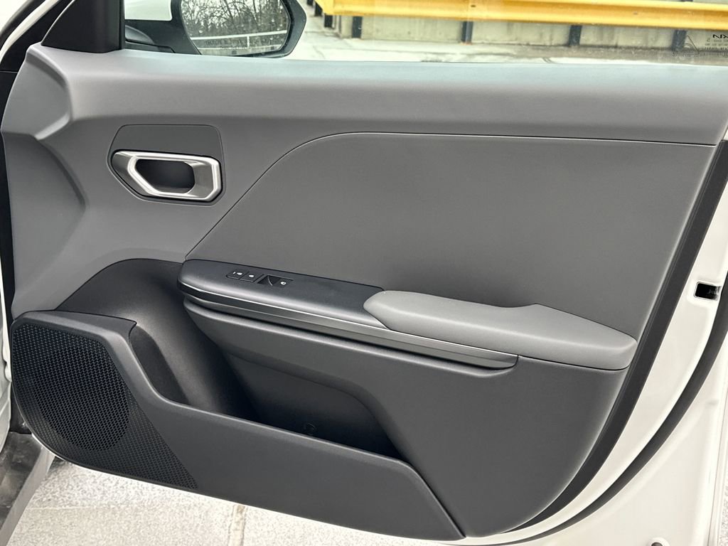 New 2025 Kia K4 FWD image 9