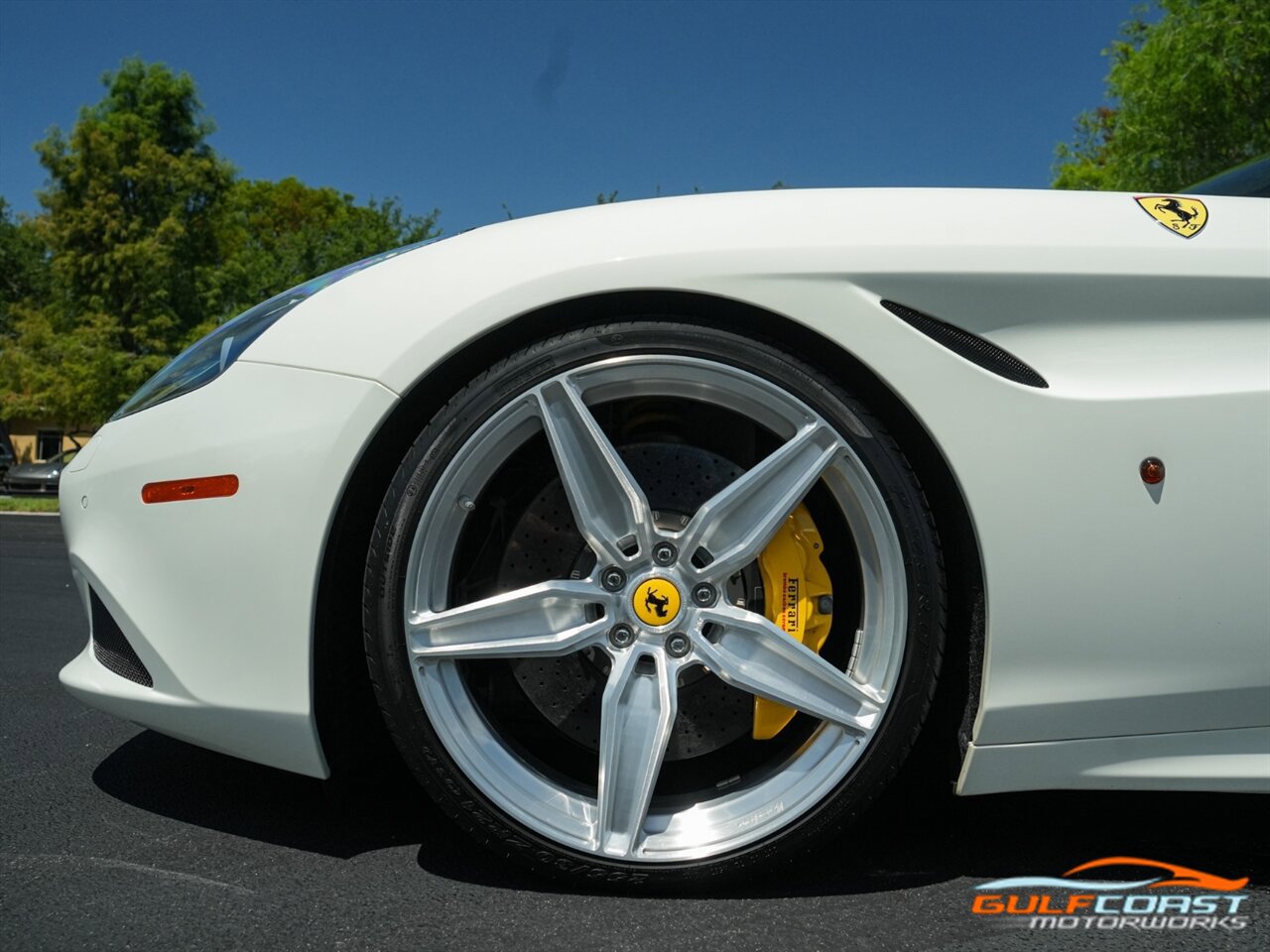 Used 2017 Ferrari California T RWD image 50