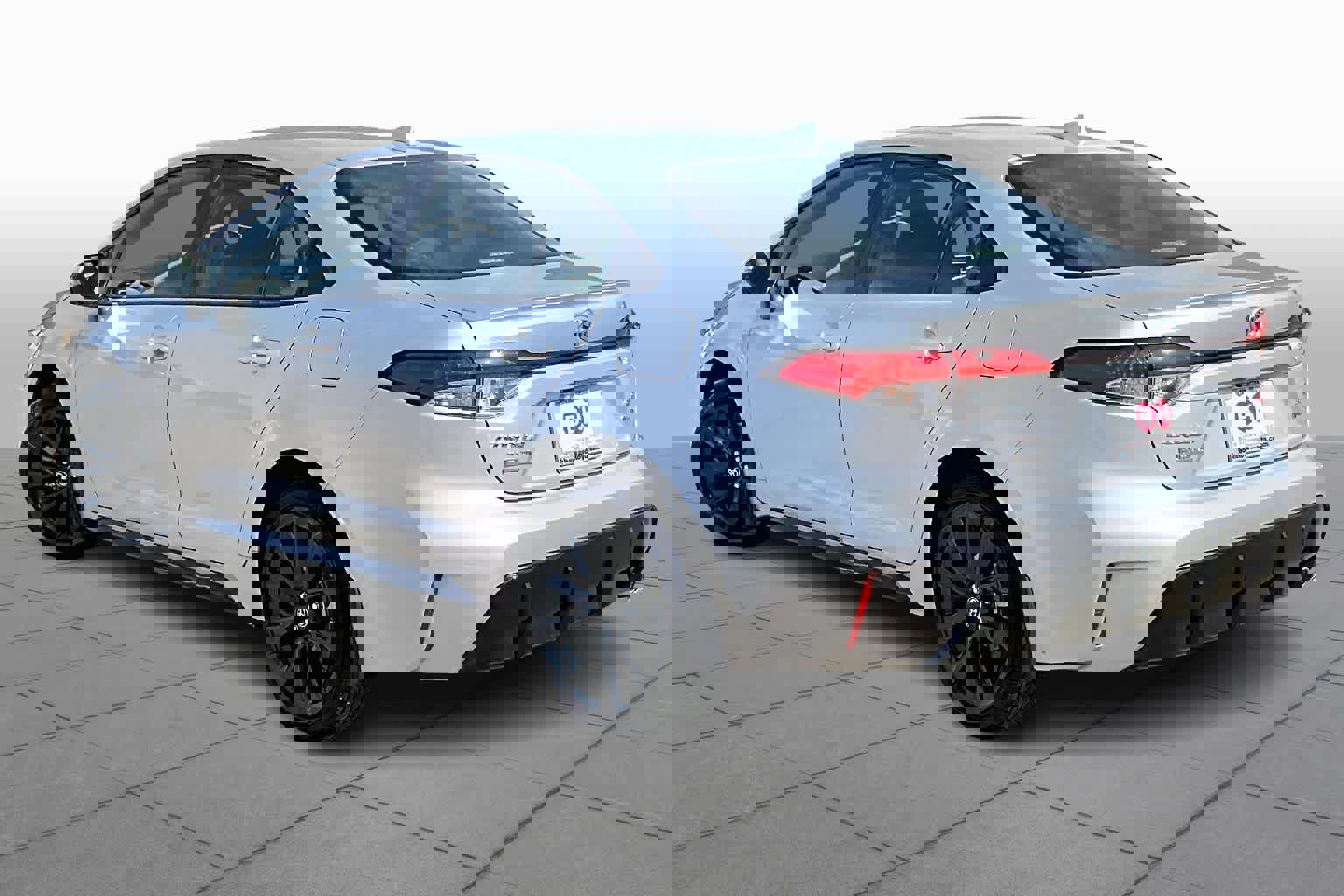 Used 2025 Toyota Corolla SE w/ SE Premium Package image 12