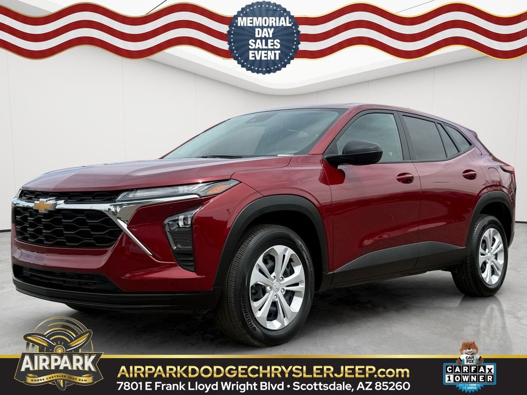 Used 2025 Chevrolet Trax LS FWD image 1