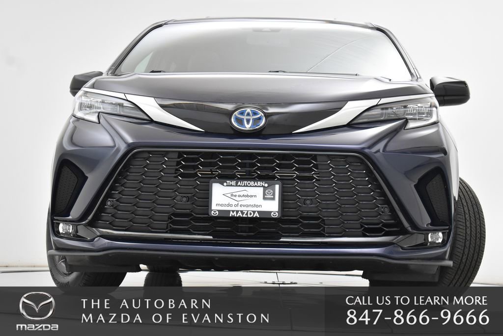Used 2024 Toyota Sienna XSE AWD/4WD image 5