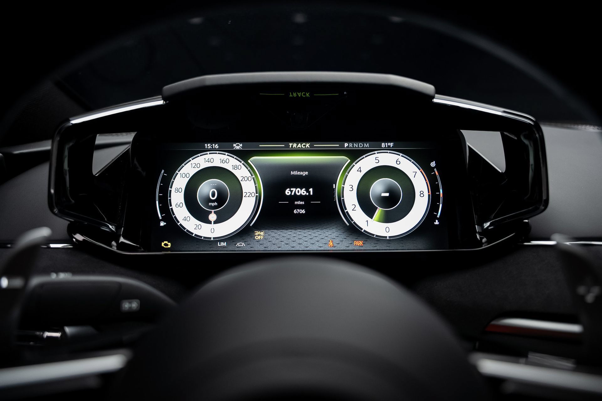 Used 2025 Aston Martin V8 Vantage Coupe RWD image 45