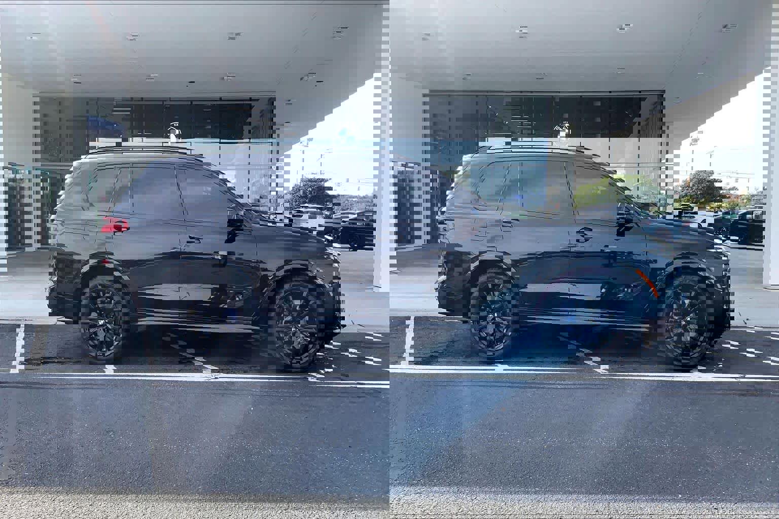 Certified 2024 BMW X7 M60i w/ Executive Package image 33