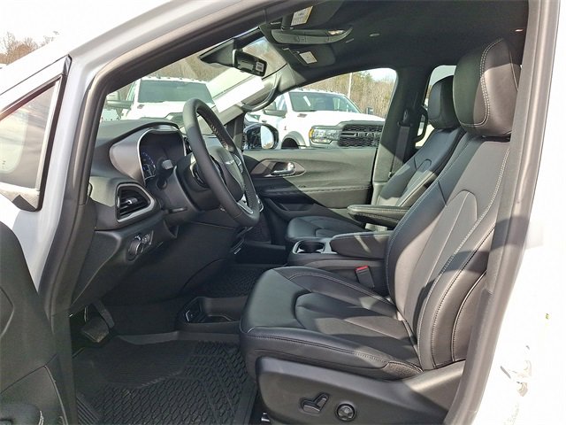 New 2026 Chrysler Voyager LX image 6