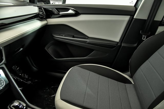 Certified 2025 Volkswagen Taos S image 17