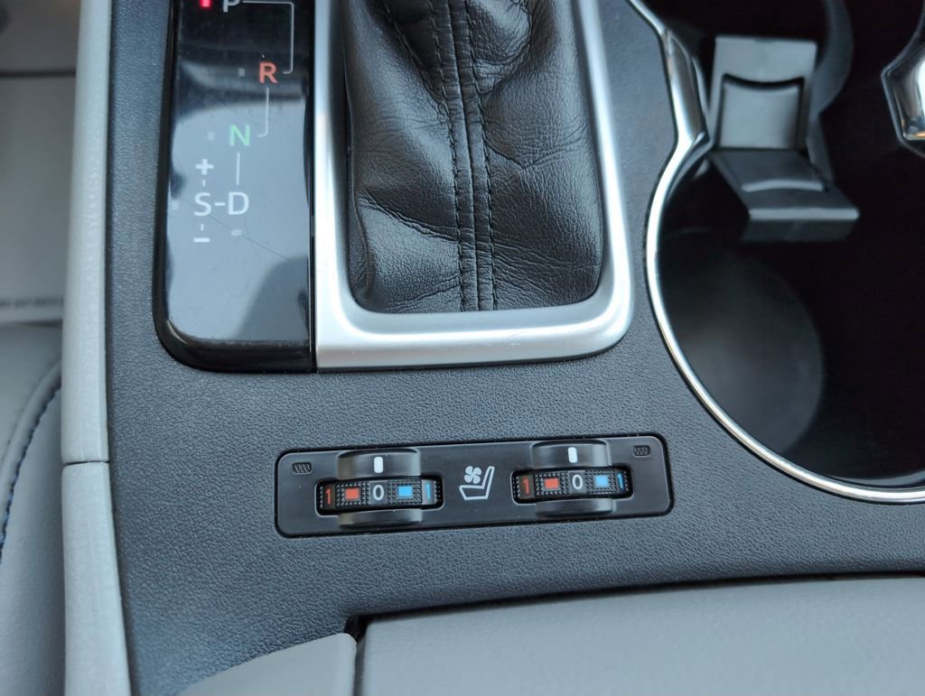 Used 2016 Toyota Highlander Limited image 28
