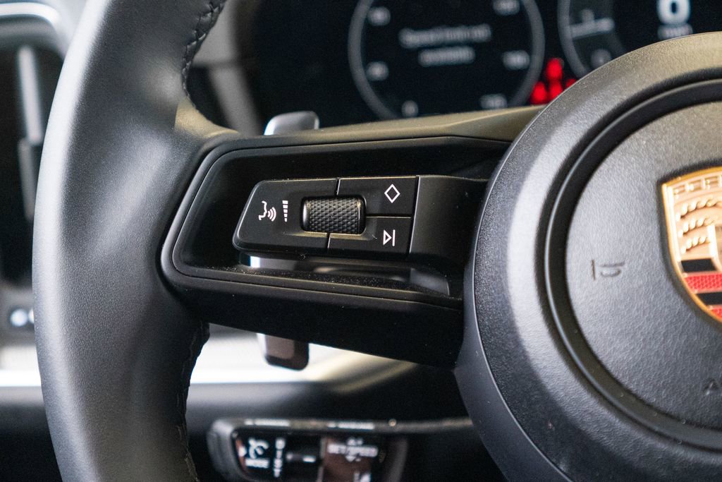 Certified 2025 Porsche Cayenne Coupe image 32
